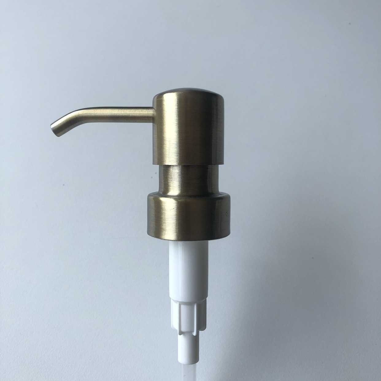 现货直发 乳液瓶喷嘴按压泵头卫浴配件 不锈钢304洗手液瓶按压头