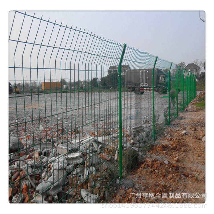 厂家生产建筑护栏网片 框架护栏网绿色铁丝框架护栏网价格优惠