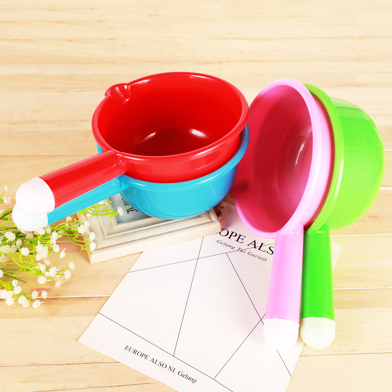 solid color plastic water ladle for home use