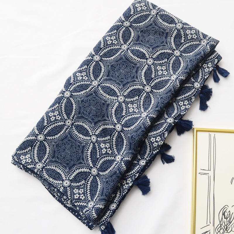 Nuevo estilo étnico retro coincidencia de colores bufanda geométrica Comercio exterior azul marino Impresión digital algodón y lino bufanda playa toalla pañuelo