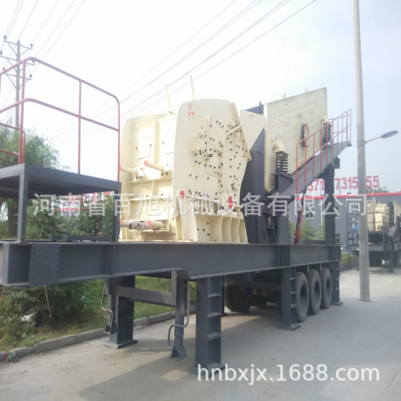 矿石料反击式移动破碎车时产60t鹅卵石制沙生产线移动石头破碎机