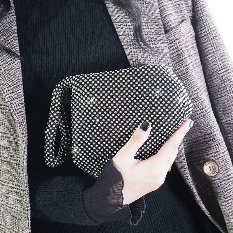 Bolso de noche de estilo europeo y americano de las mujeres incrustadas en diamantes Bolso transfronterizo de diamantes de imitación de moda bolso cosmético portátil mina bolsa