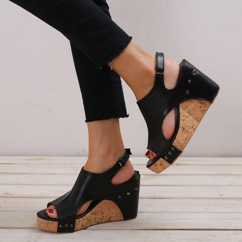 Summer fashionable sandals wedge heel with studs