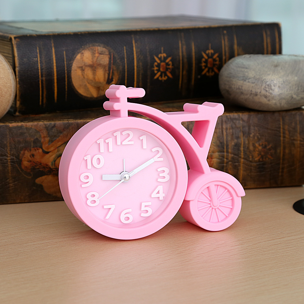 Directo de fábrica estudiante bicicleta creativa color caramelo cuarzo pequeño reloj despertador mudo caminando tiempo niños reloj al por mayor