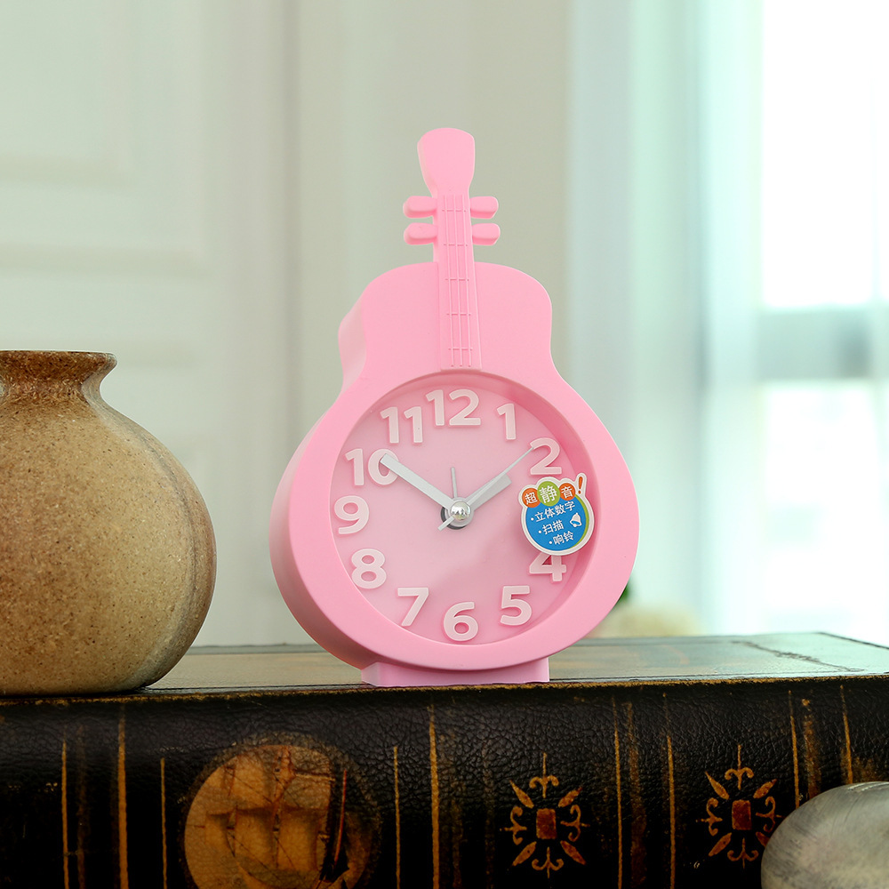 Directo de fábrica estudiante violín creativo color caramelo cuarzo pequeño reloj de alarma mudo caminar tiempo electrónico niños reloj al por mayor