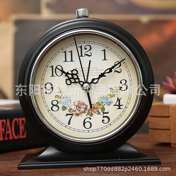 Directo de fábrica Nordic creativo retro metal pequeño reloj estudiante personalidad regalo papelería dormitorio salón despertador