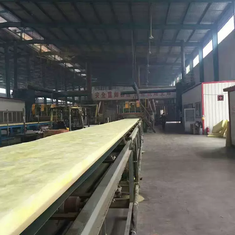 厂家供应玻璃棉养殖大棚保温棉 100厚吸音保温A级防火玻璃棉卷毡