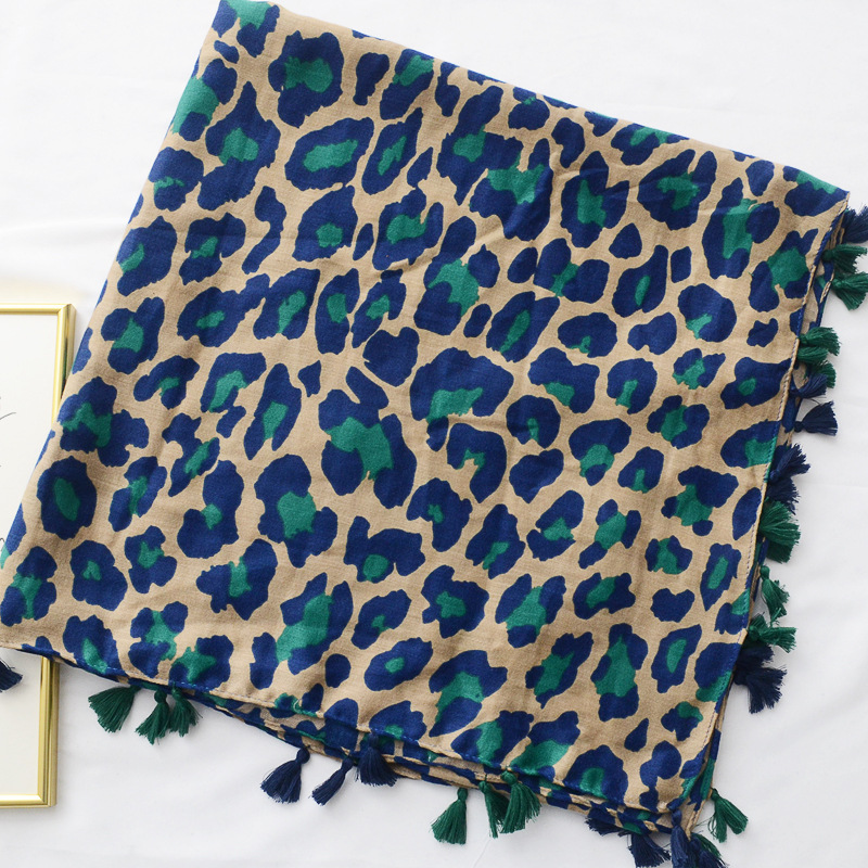La nueva moda europea y americana leopardo bufanda verde borla protector solar chal turismo larga bufanda femenina