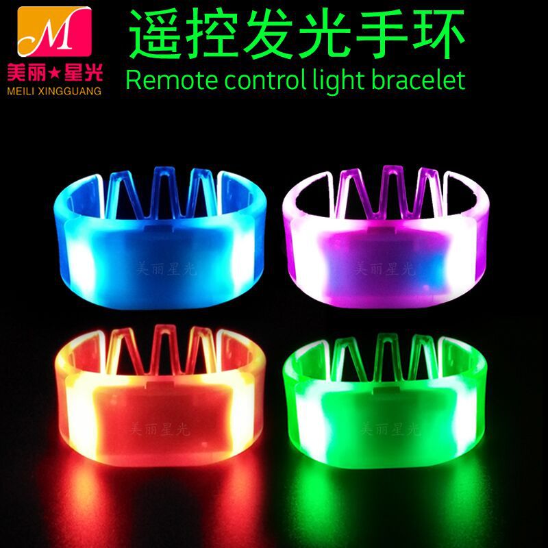 Pulsera luminosa de concierto al por mayor de fábrica Pulsera luminosa LED de grupo de cambio de color de control remoto unificado en el sitio