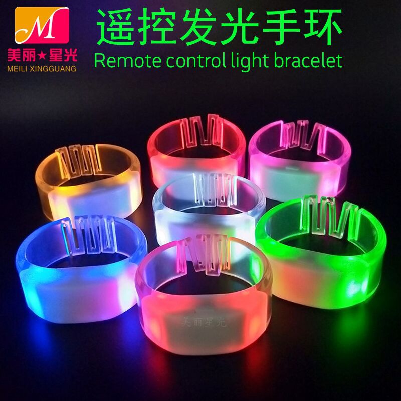 Pulsera luminosa de concierto al por mayor de fábrica Pulsera luminosa LED de grupo de cambio de color de control remoto unificado en el sitio