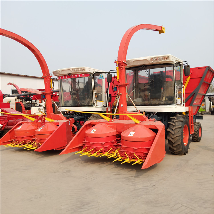 新疆多功能皇竹草牧草收割粉碎机 自走式圆盘割台玉米秸秆青储机