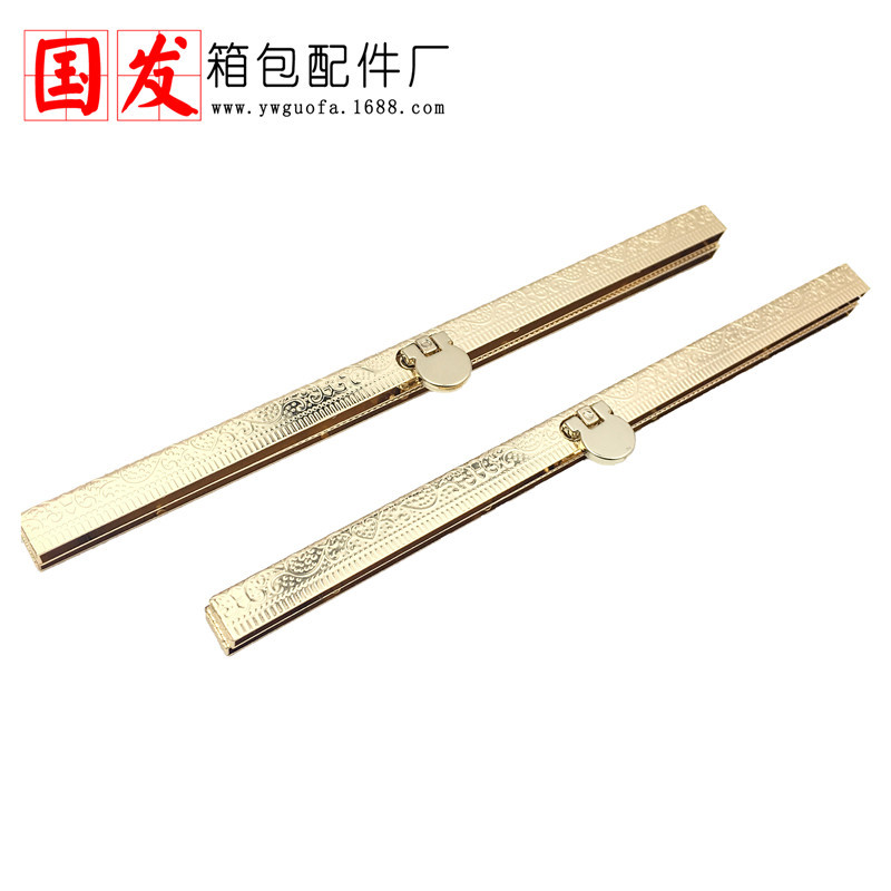 In stock: 19CM encaje en relieve oro estampado rectas cabeza redonda bolsa