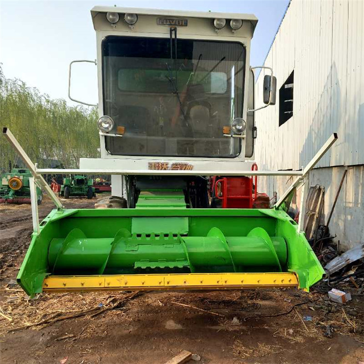 小型地滚刀式玉米秸秆青储机皇竹草收割机履带式青贮机黄储机饲料