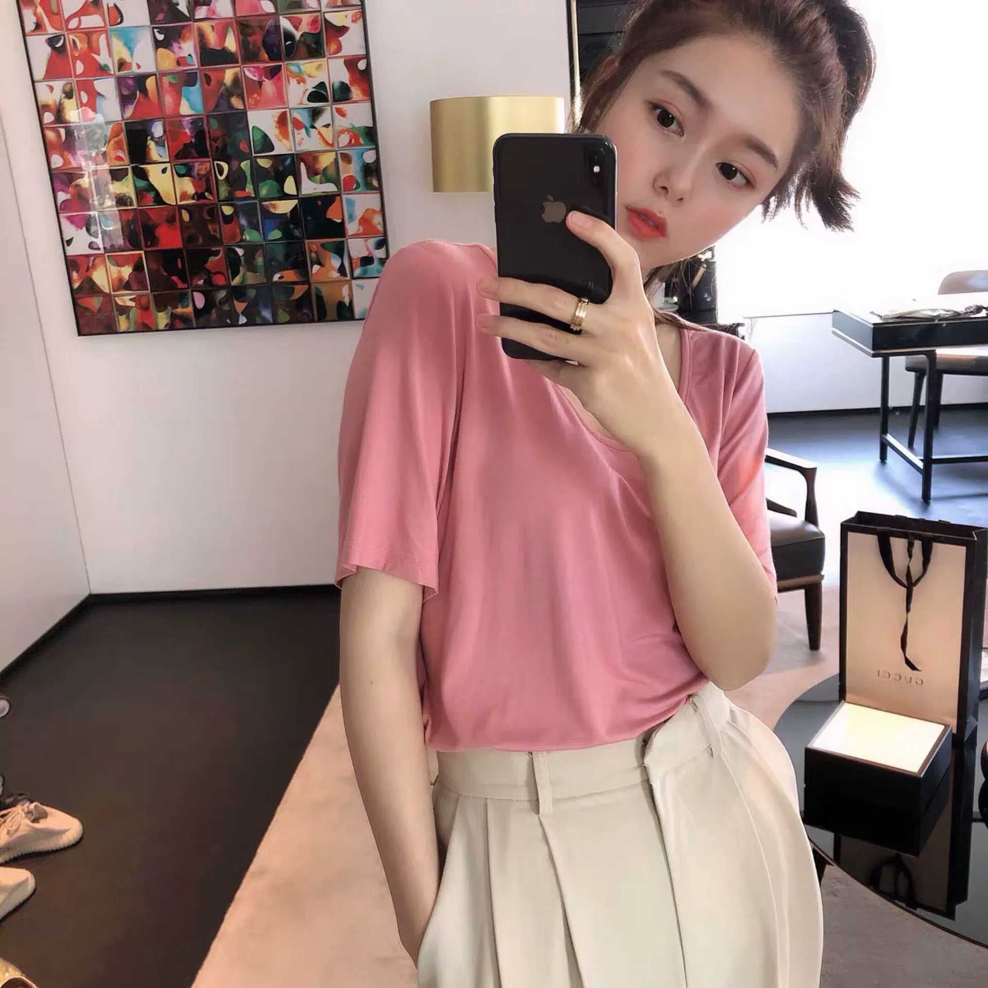 Женская Однотонная футболка из модального хлопка с V-образным вырезом, маленькая свободная Базовая футболка в Корейском стиле, новинка 2019