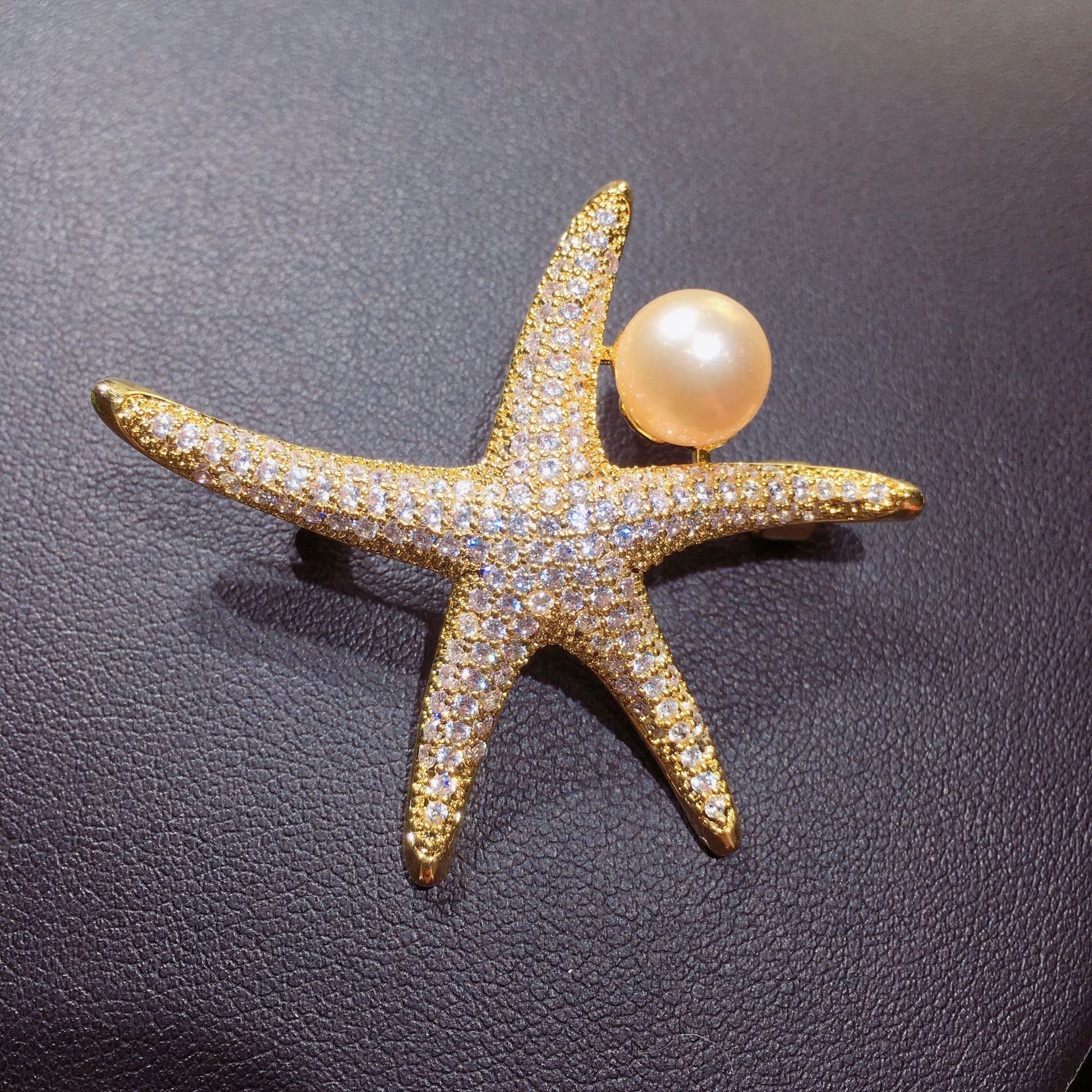 New Natural Freshwater Pearl Corsage Micro-Inlaid Starfish Brooch High-End Gift Finished Product Live Supply Wholesale