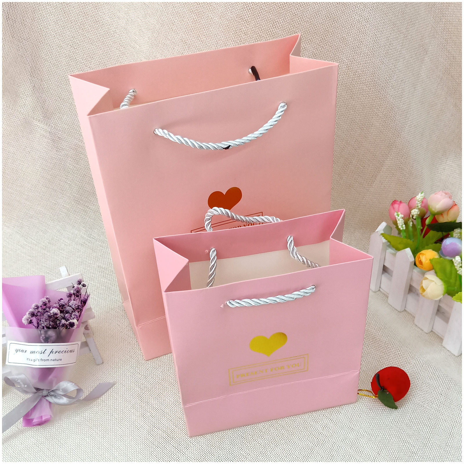 Bolso de amor bronceado blanco Bolso de papel portátil rojo de alta gama Bolso de regalo de joyería Bolso pequeño de papel de cartón blanco