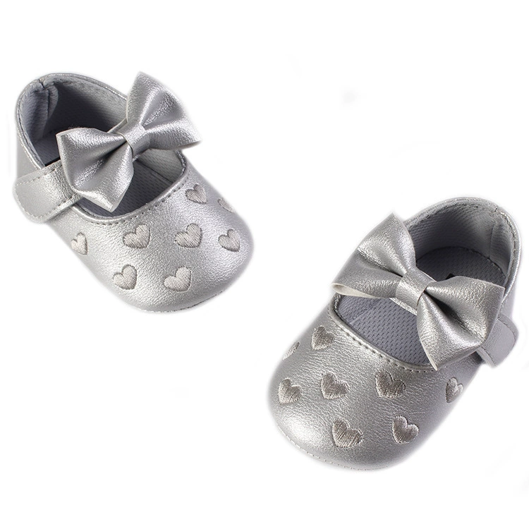 Классические фирменные детские обувь с вышивкой Love Embroidered Baby Shoes Μягкие волны обучающие шаги обувь для торговли детские принцесса обувь BABY ShOES