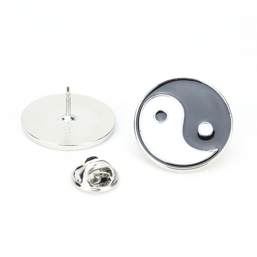 Chinese style traditional Yin Yang Tai Chi Bagua brooch Taoist cultural and creative peripheral zinc alloy Bagua brooch