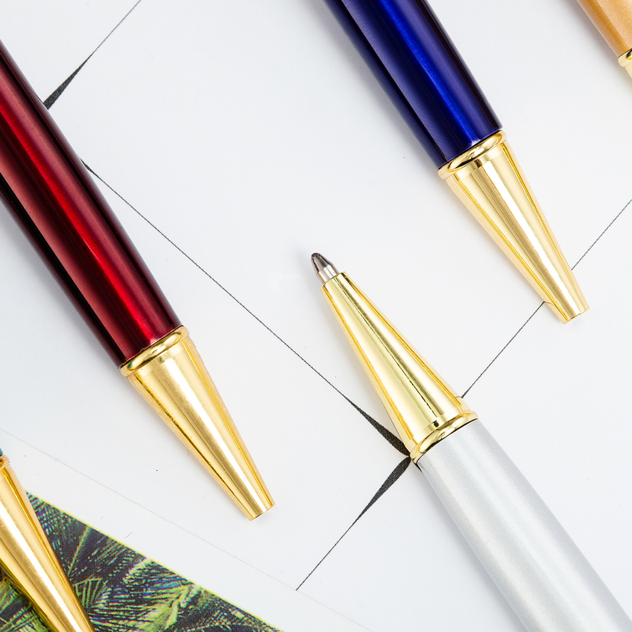 En stock al por mayor de la hoja de oro de la pluma de aceite regalo publicidad bolígrafo pluma giratoria de metal Bolígrafo De Metal impresión de la pluma