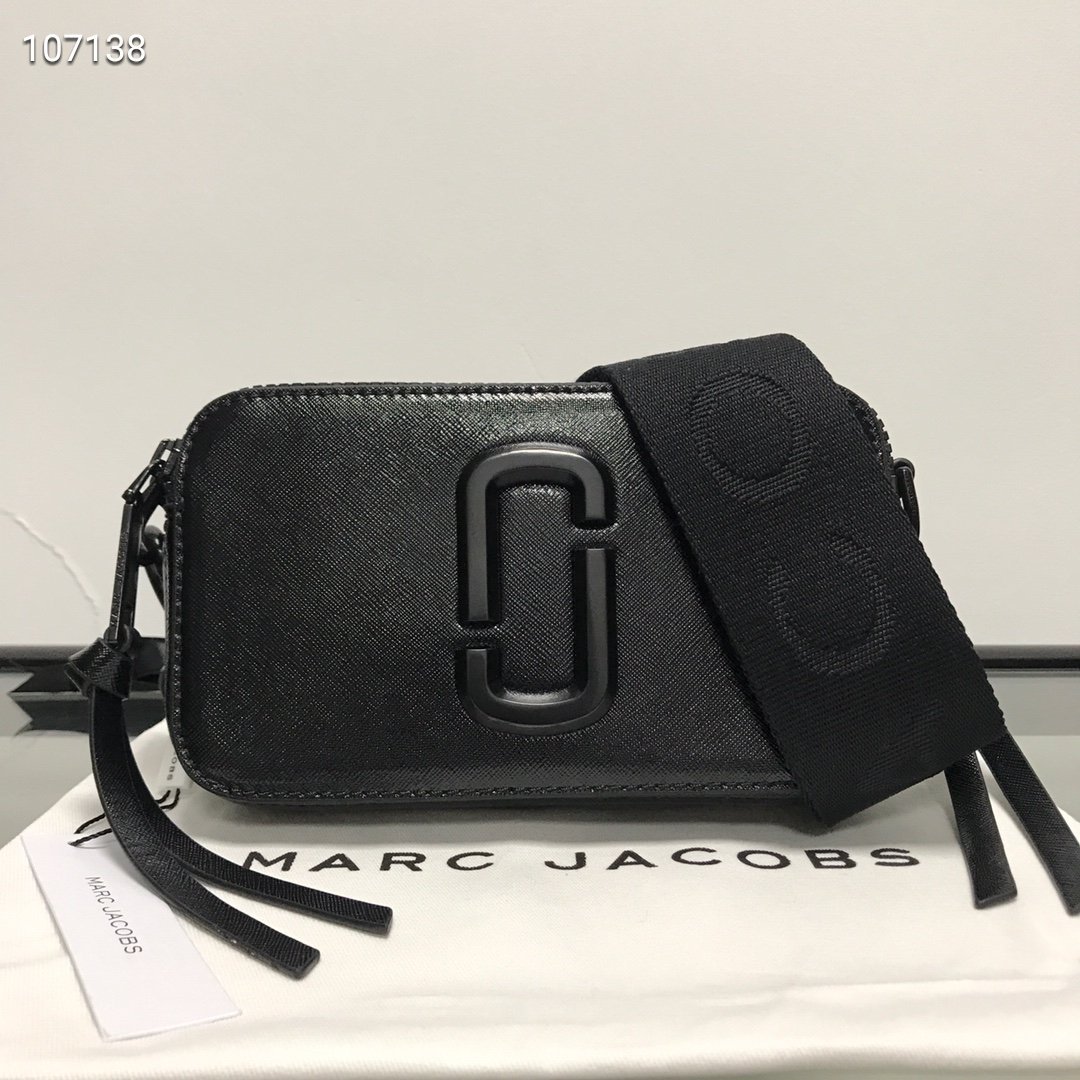 검정색으로 칠해져 있음