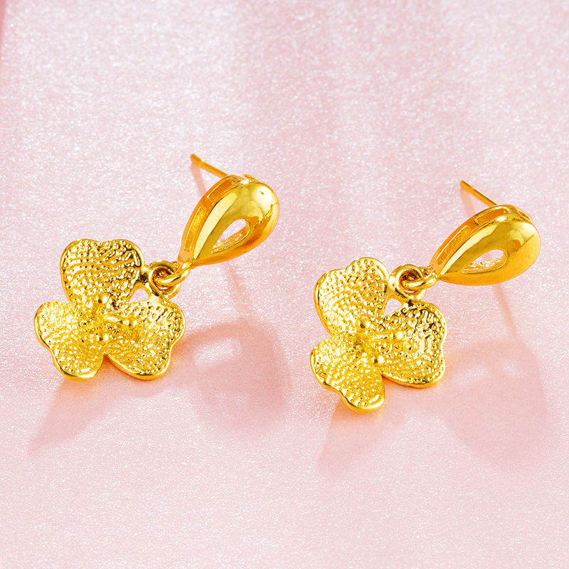Traje de tres piezas collar de flores de cadena de agua de oro de Vietnam hembra Latón chapado en oro pulsera de flores pendientes de flores