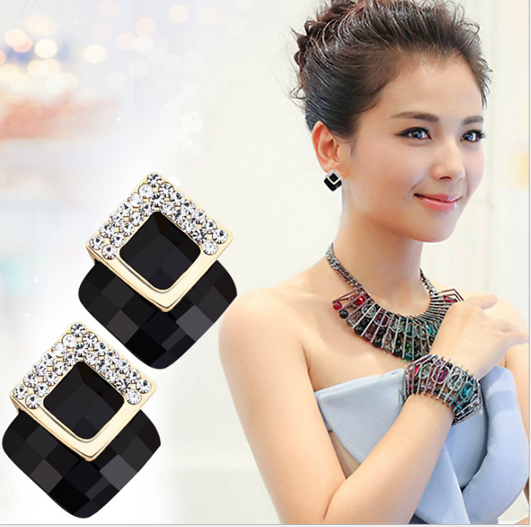 Elegant fashionable universal square earrings