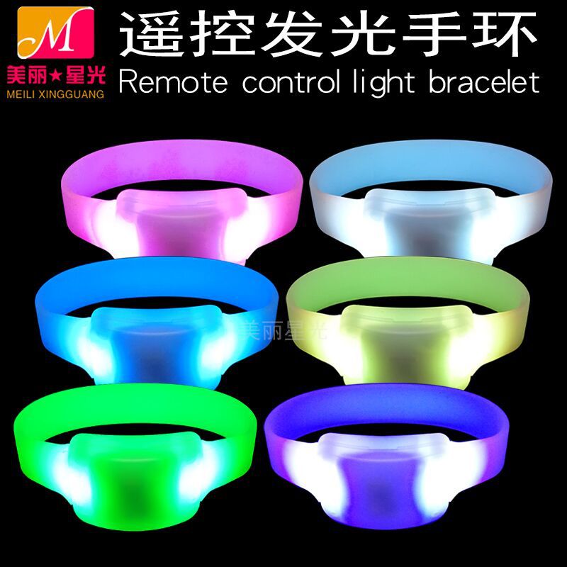 Pulsera luminosa de control remoto DMX al por mayor, accesorios luminosos de concierto, pulsera LED de conmutación de 15 colores de control inalámbrico