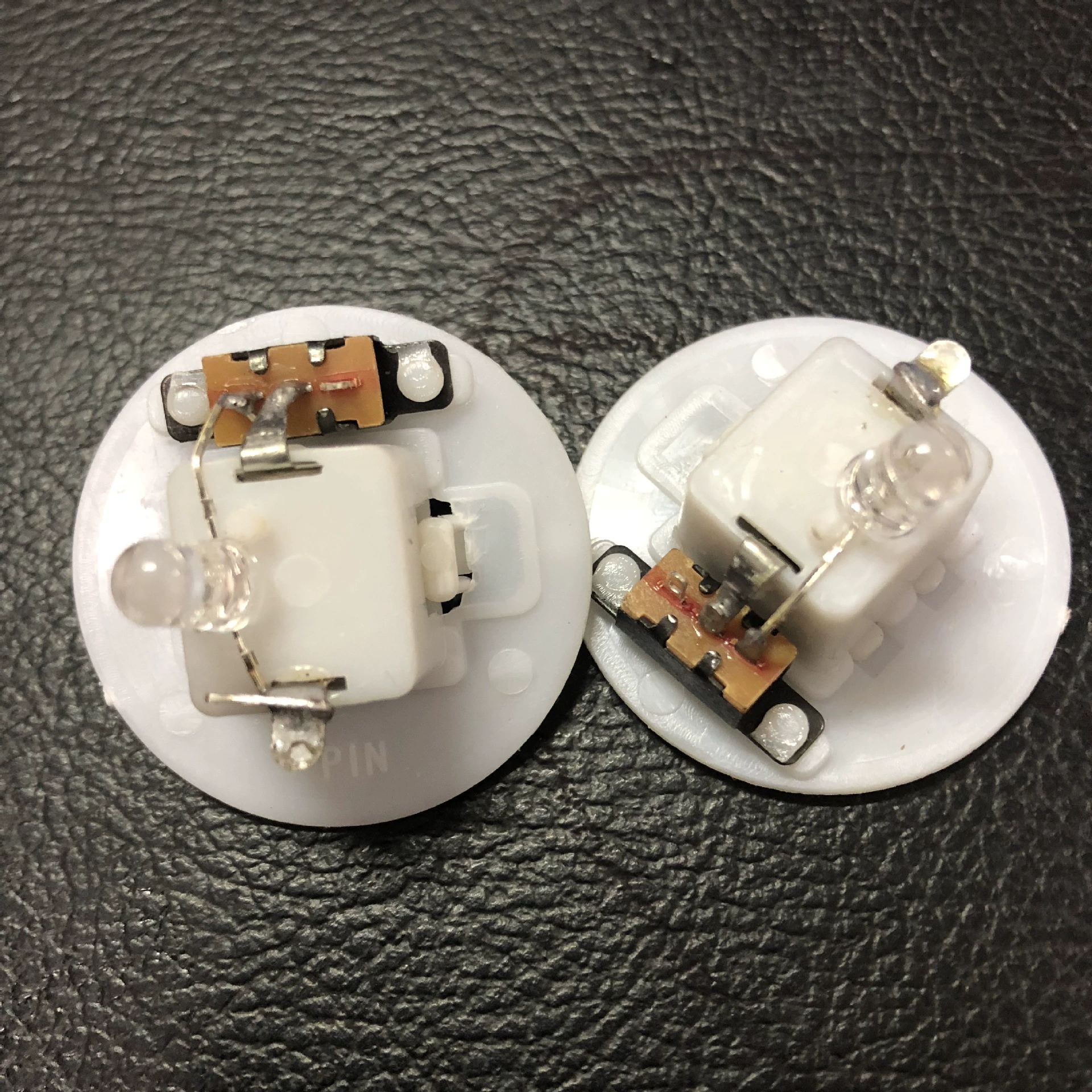 Поставка красочной основы ночника с 3.5cm светодиодами, цифровым светоизлучающим движением, аксессуарами для кукольных игрушек ручной работы