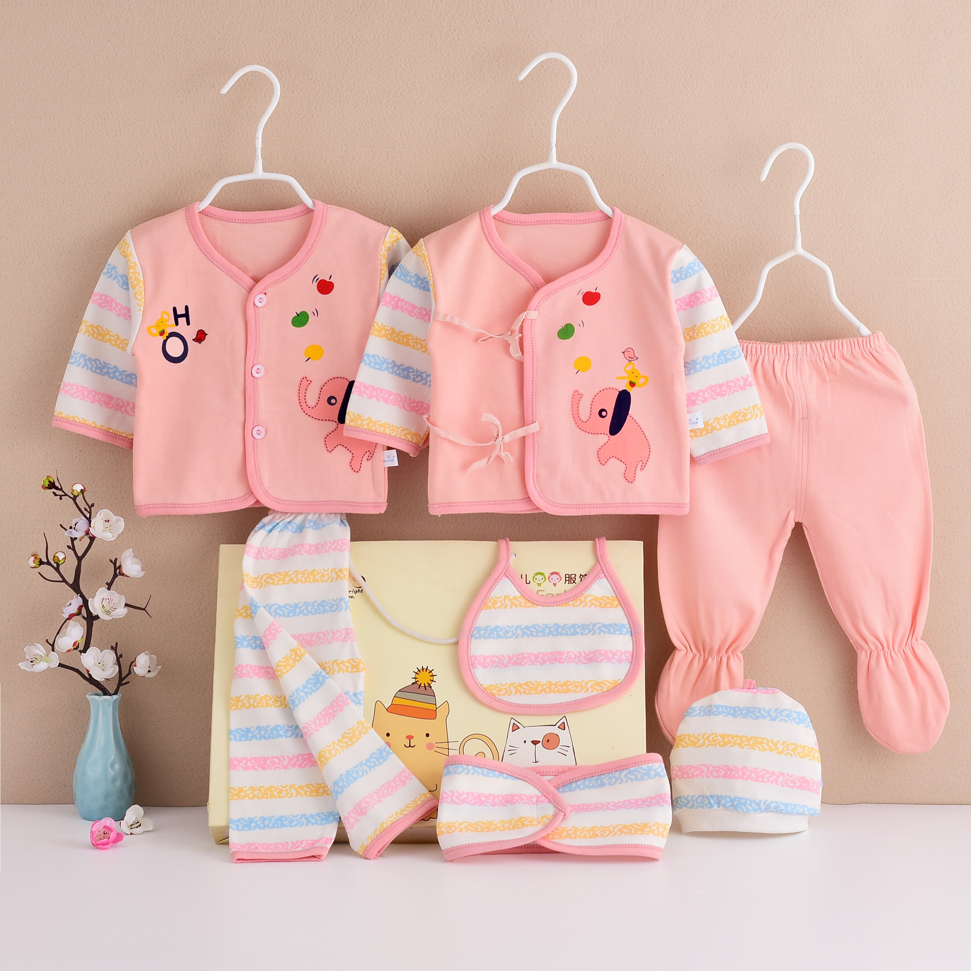Nuevo conjunto de siete piezas de algodón para bebés y niños pequeños, niños y niñas, directamente del fabricante, paquete de regalo de ropa y artículos para recién nacidos en una bolsa.