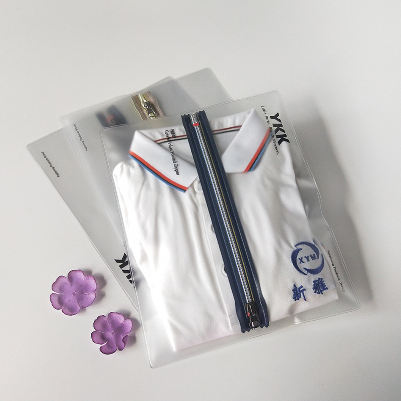 厂家供应透明PVC磨砂服装包装袋 pvc防水拉链塑料袋收纳服装袋子