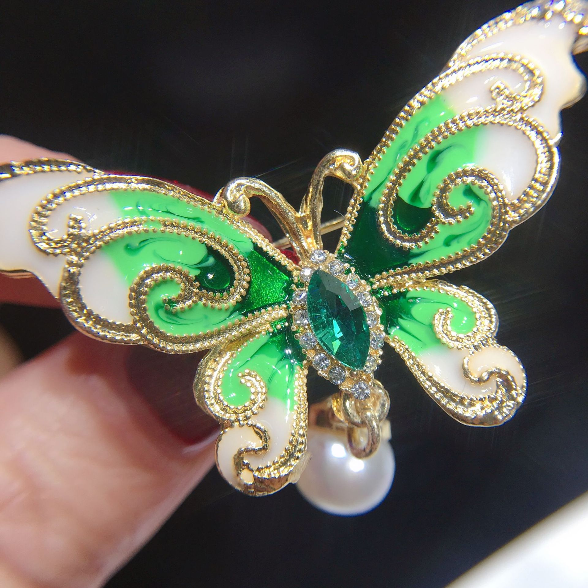 Zhenyun Trade Explosions Alloy Natural Freshwater Pearl Brooch Enamel Butterfly Corsage Gift Finished Wholesale