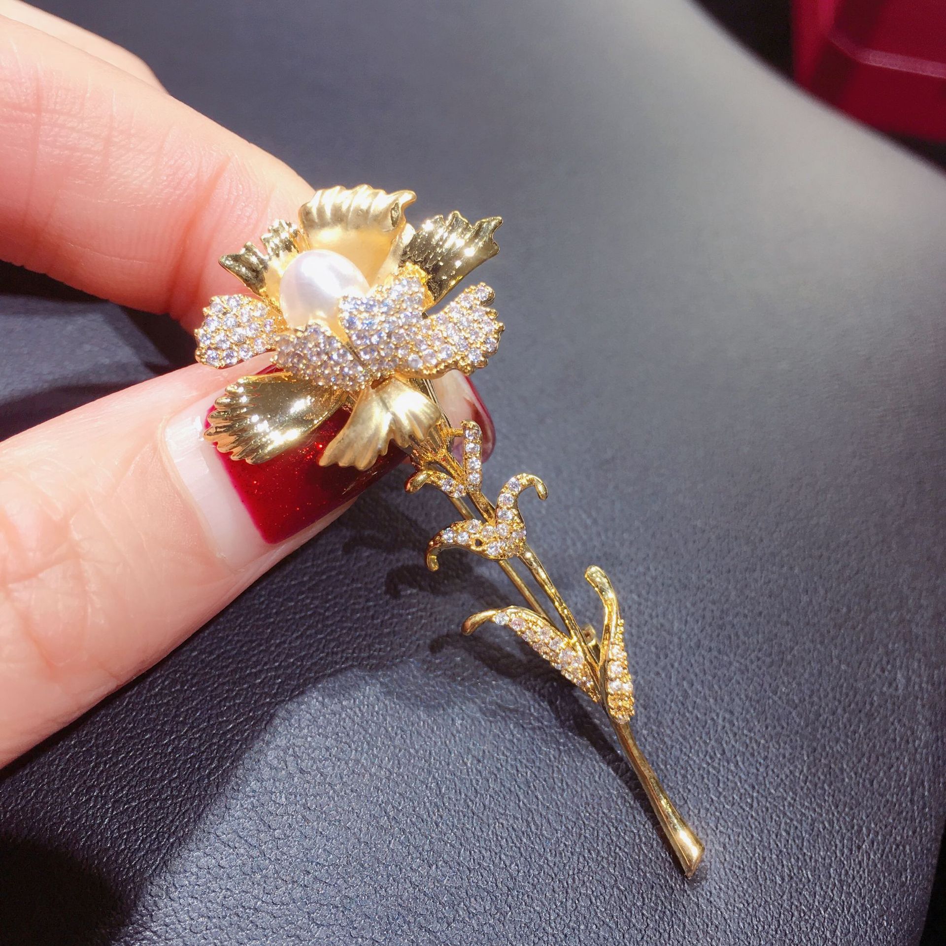 Factory wholesale boutique copper flowers natural freshwater pearl Corsage finished eternal flower brooch high-end craft gifts