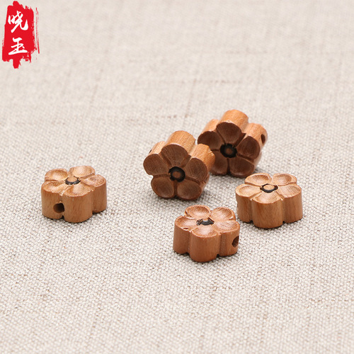 Peach wood carved five-petal plum flower, four-leaf clover, boxwood small plum blossom, jewelry, braided bracelet pendant