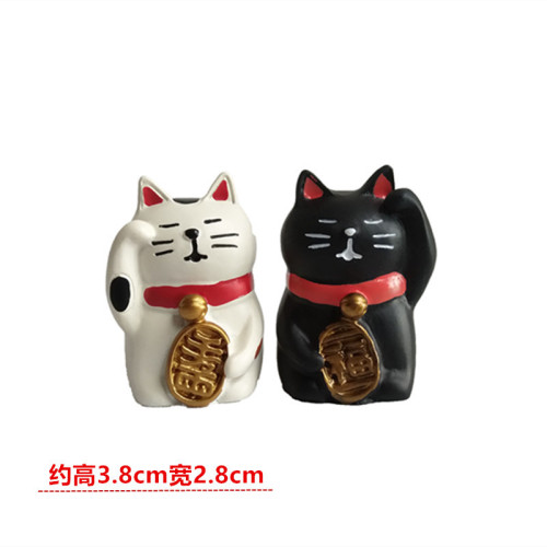Japanese goods Zakka New Year's gift office lucky cat car ins creative resin handicraft small ornaments