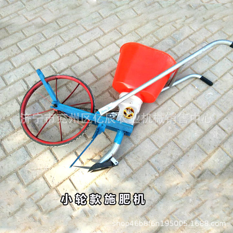 四川热销农用小型施肥机 单人操作施肥机直销批发中撒肥机