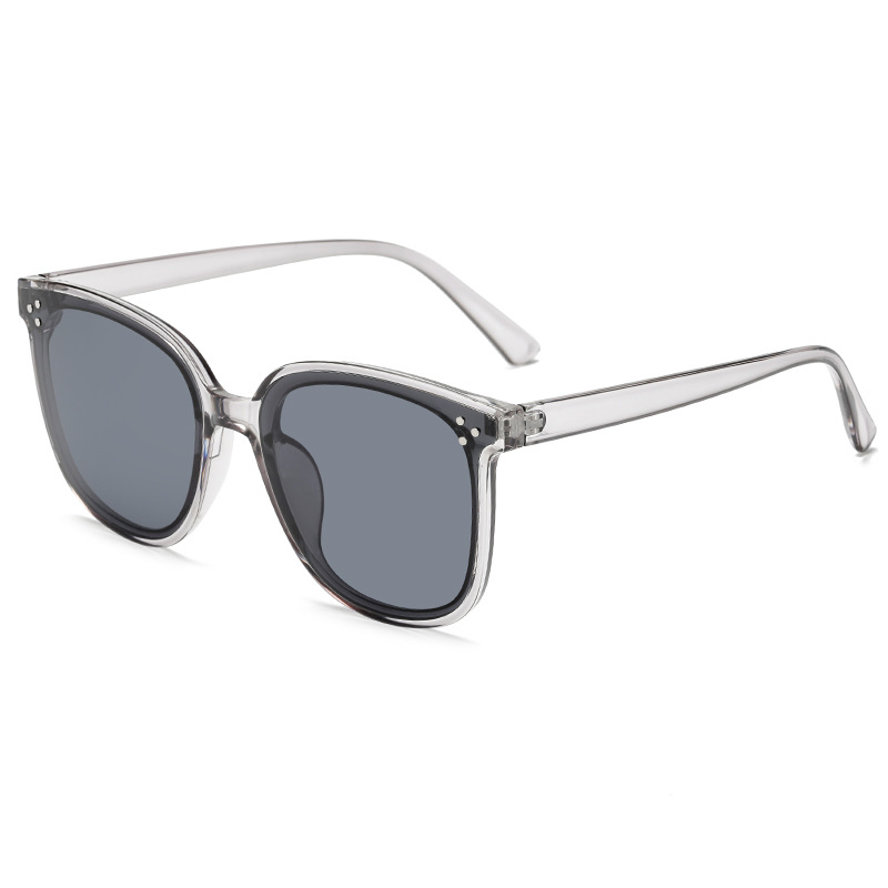 Trendy vierkante zonnebril voor dames met groot montuur_voghion.com
