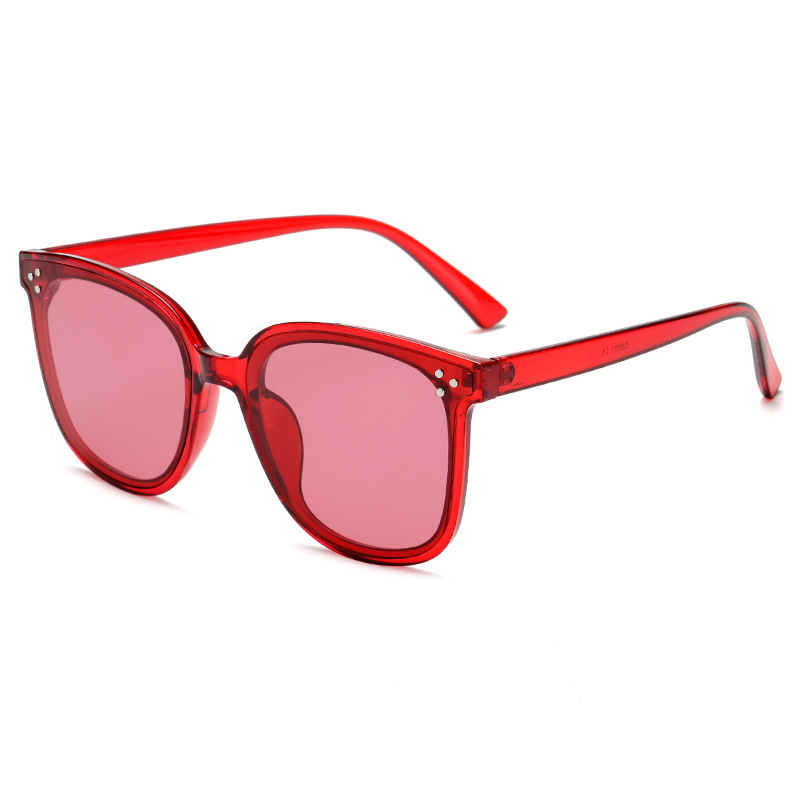 Trendy vierkante zonnebril voor dames met groot montuur_voghion.com