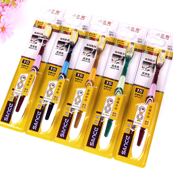 D1 323 911 cerdas de carbón de bambú cepillo de dientes para adultos hogar viaje filamento suave pelo limpio necesidades diarias 2 yuanes tienda