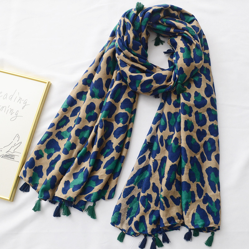 La nueva moda europea y americana leopardo bufanda verde borla protector solar chal turismo larga bufanda femenina