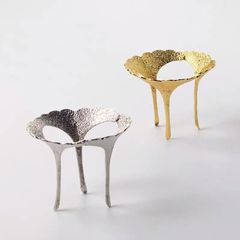 Manufacturer wholesale alloy ginkgo leaf tea drain base gold and silver three-legged lid pot lid holder three-leaf tea filter tea accessories