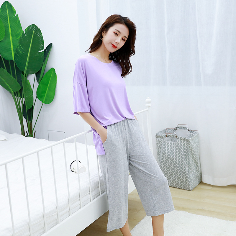 보라색 + 라이트 그레이 바지