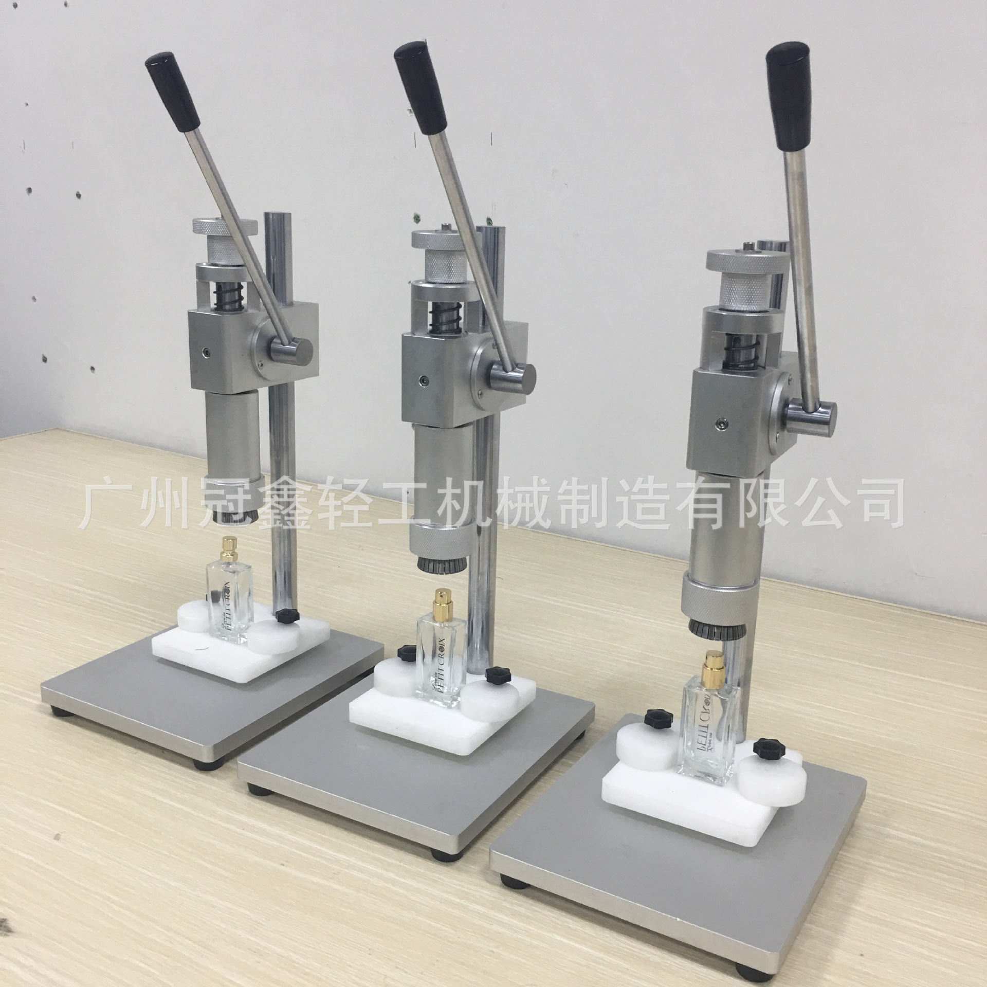 香水抓口机 喷头抓口机 手动抓口机 香水瓶锁口机 手动轧盖机