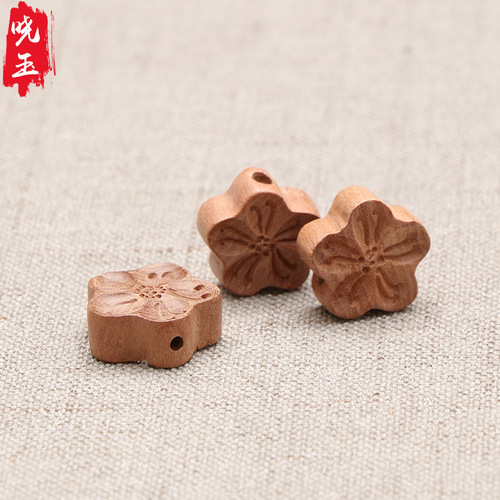 Peach wood carved five-petal plum flower, four-leaf clover, boxwood small plum blossom, jewelry, braided bracelet pendant