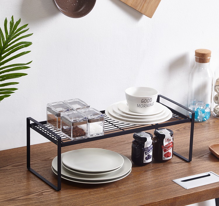 Estante de almacenamiento de escritorio de hierro simple de estilo japonés y coreano condimento de cocina botella y frasco de almacenamiento en rack estante de piso multifuncional para el hogar