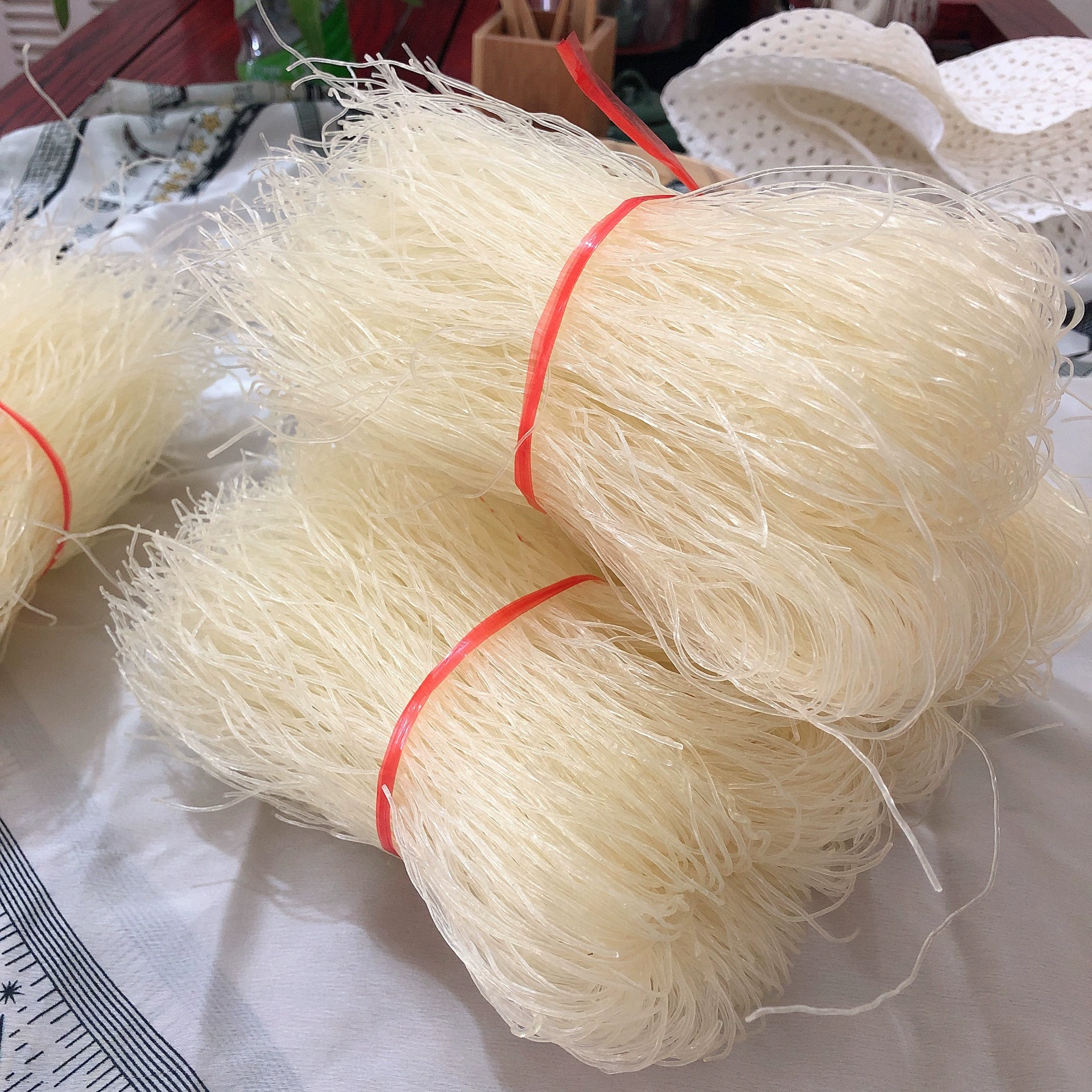 Бежать по рекам и озерам с лапшой для фанатов оптом