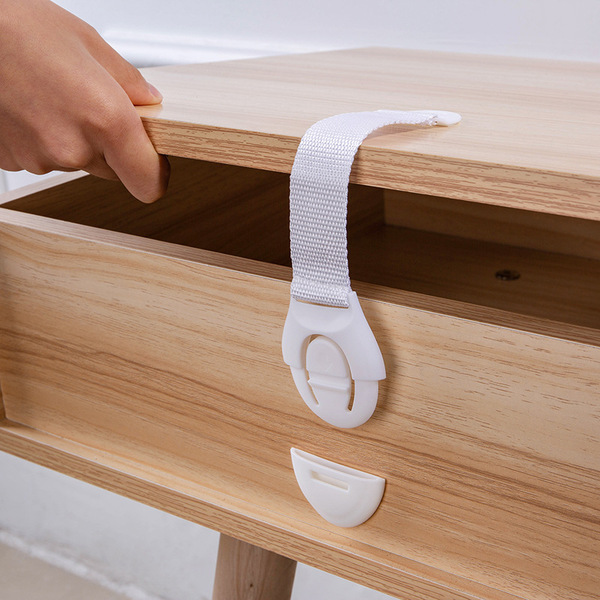 Children's safe door lock for boxes