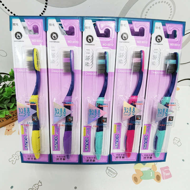D2114 boutique cepillo de dientes de cerdas suaves para adultos filamento de viaje del hogar cerdas suaves limpias necesidades diarias 2 yuanes Tienda Al Por Mayor