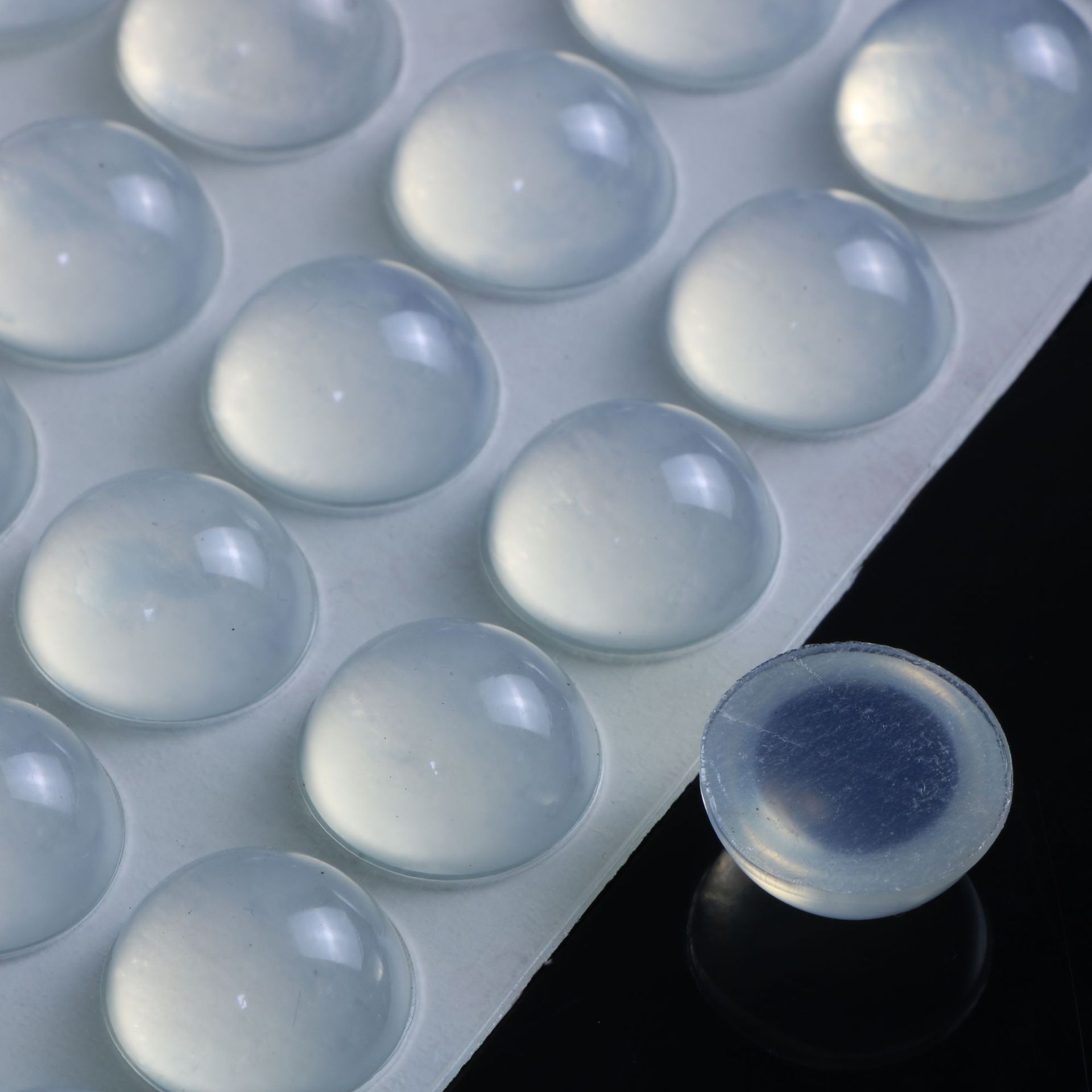 现货供应 12*8半球透明硅胶垫 16*8半圆玻璃脚垫 18*10透明脚垫