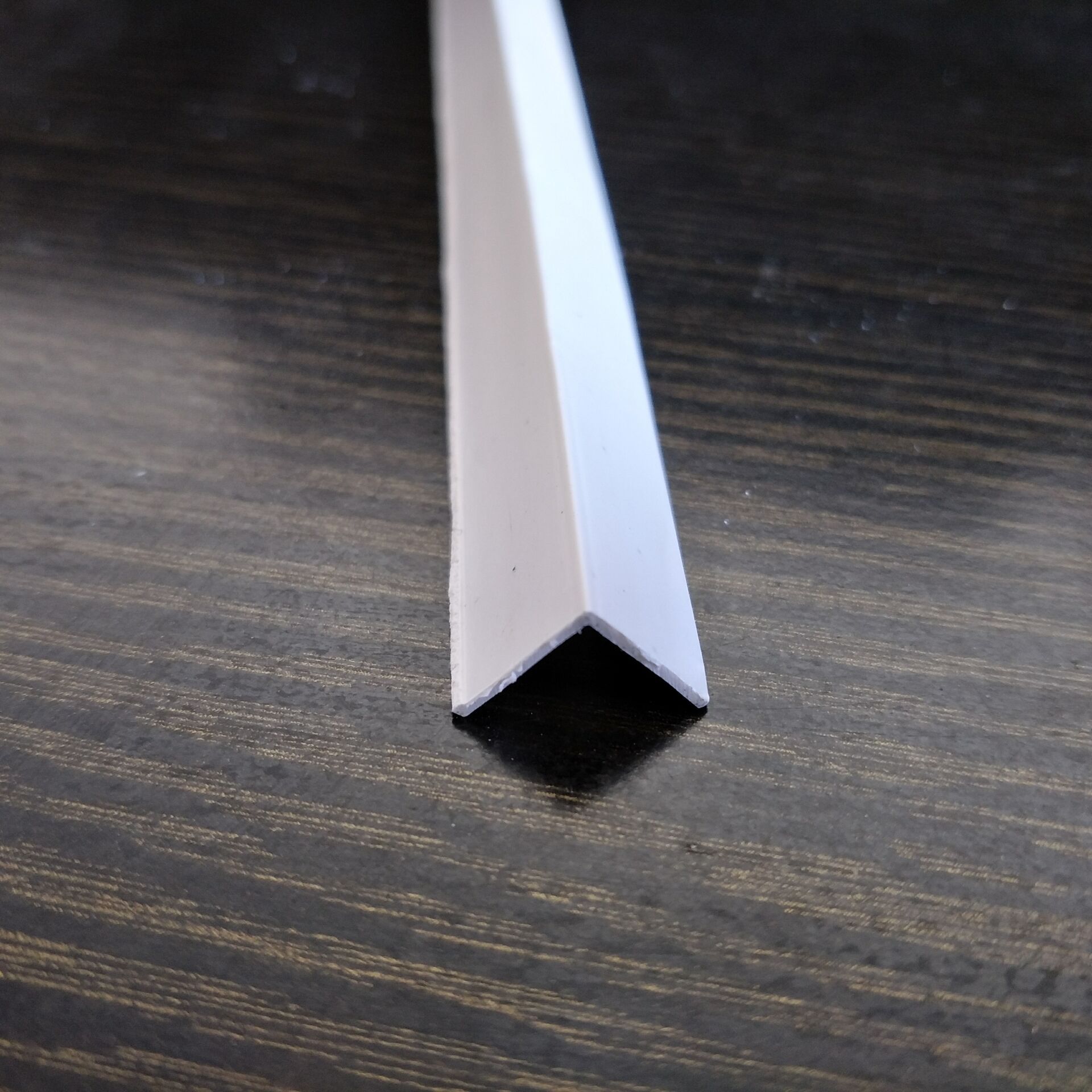 厂价供应 【边宽1x1CM】PVC石膏线 修边条 阳角线  不带孔