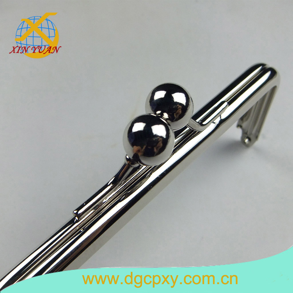 厂家批发各款手袋夹，金属手袋夹，银包夹，箱包配件  D17301工厂